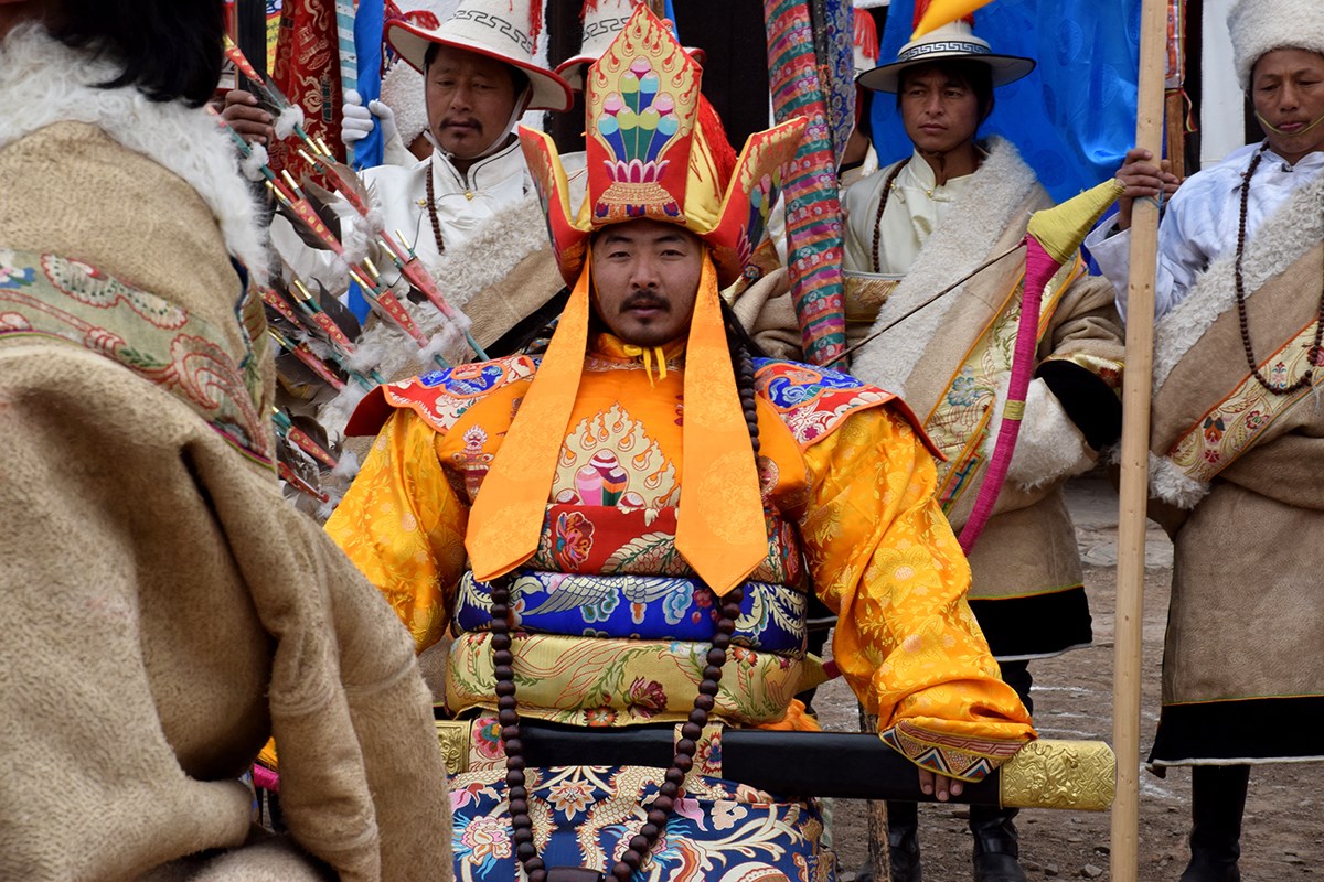 Jewelry show in Xicang Monastery | Photo by Prof. Hans Först